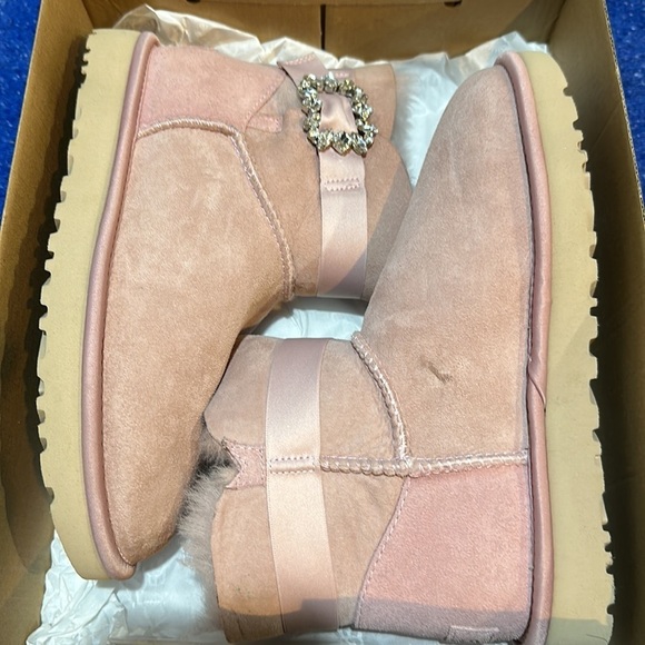 😊NIB UGG w/1110430 Women W MiNi SIDE BROOCH size 7 - Picture 7 of 13
